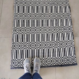 שטיח כותנה שחור לבן במבחר גדלים